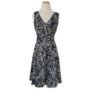 Tommy Hilfiger Navy Blue and White Sleeveless Fit and Flare Knee Length Size 2